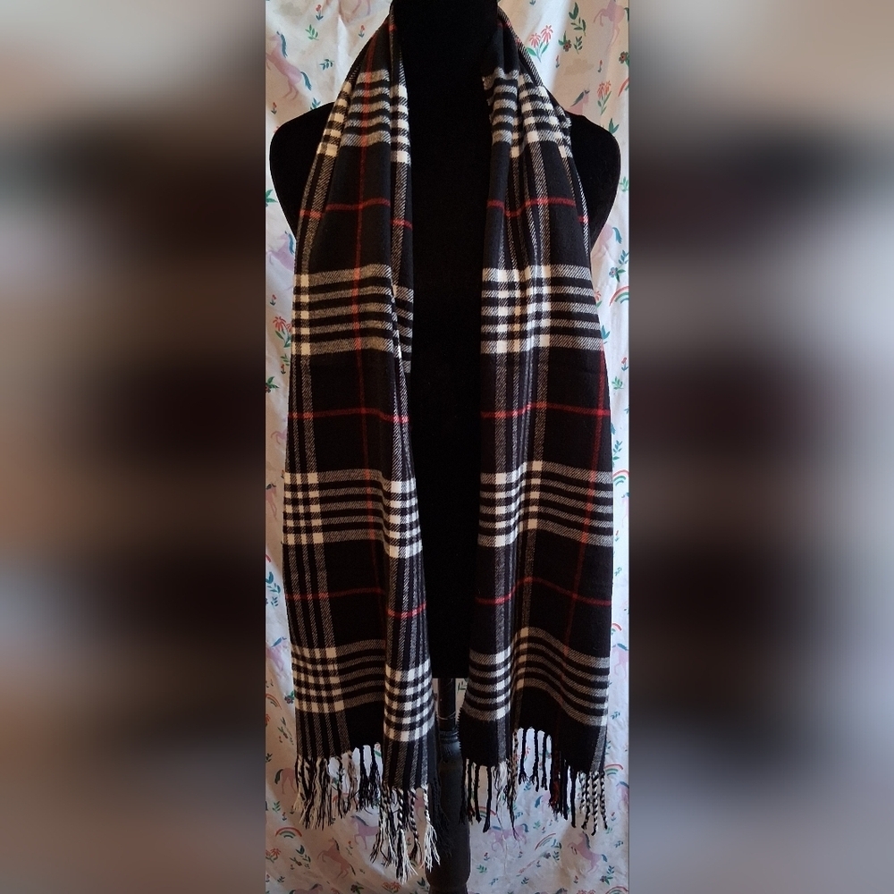 EUC Burberry Scottish Cashmere Black & White Nova Plaid Causal Unisex Scarf Wrap - Picture 2 of 7